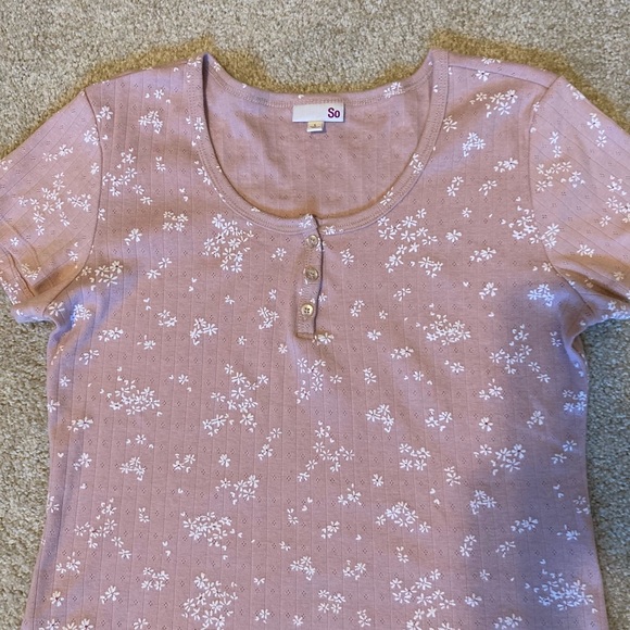 Cute rib knit short top. Short sleeve, button placket. Size large. - Picture 3 of 7